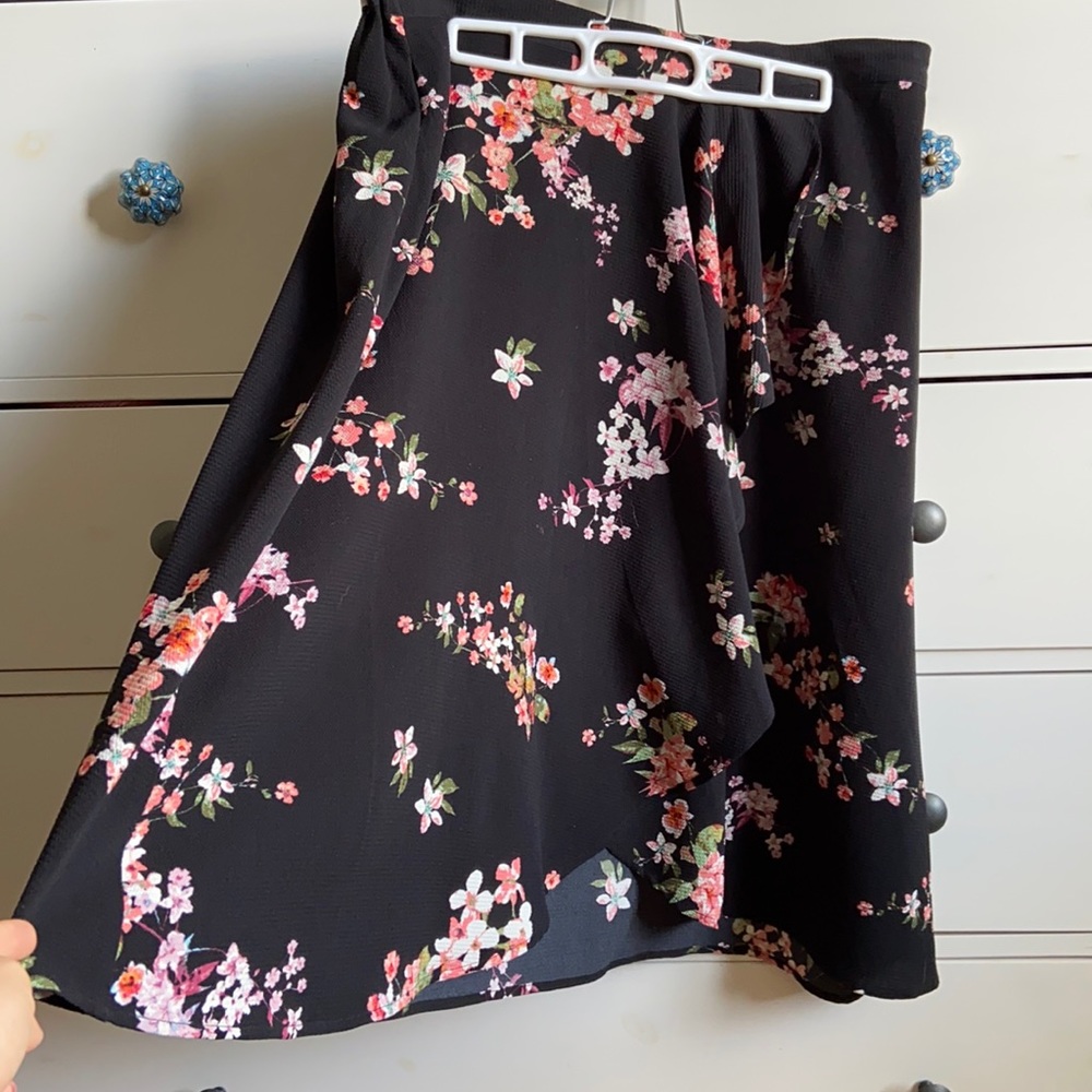 14th & Union Skirt | Black Floral Wrap | L
